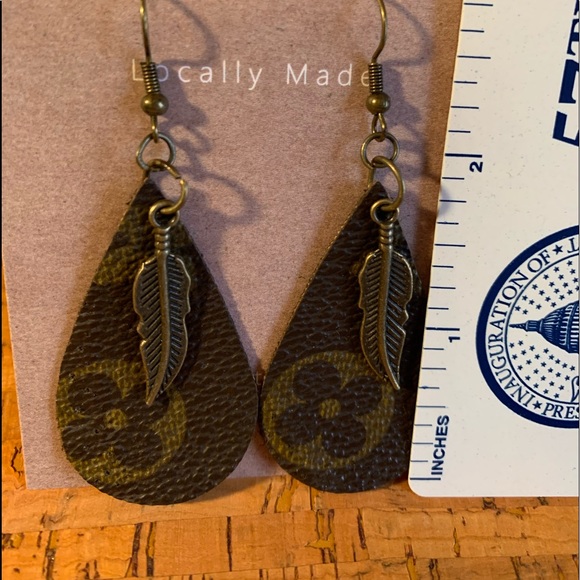 Teardrop luxury designer earrings - Picture 2 of 3